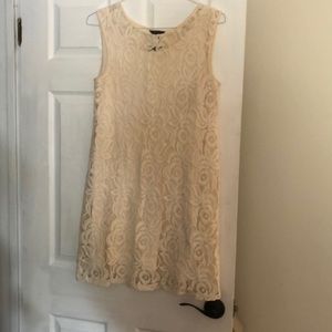 Daisy Fuentes cream sleeveless dress